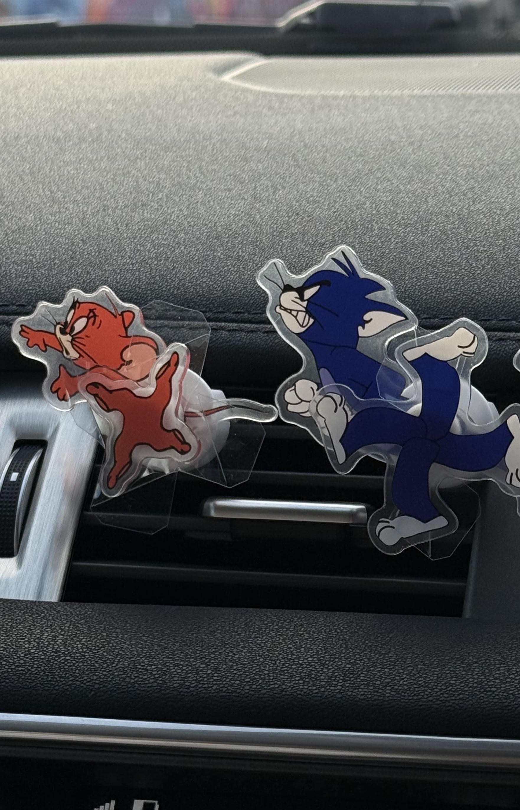 AutoXPrime™ Tom & Jerry Rotating Car Air Vent Decor – Cute Cartoon Accessory