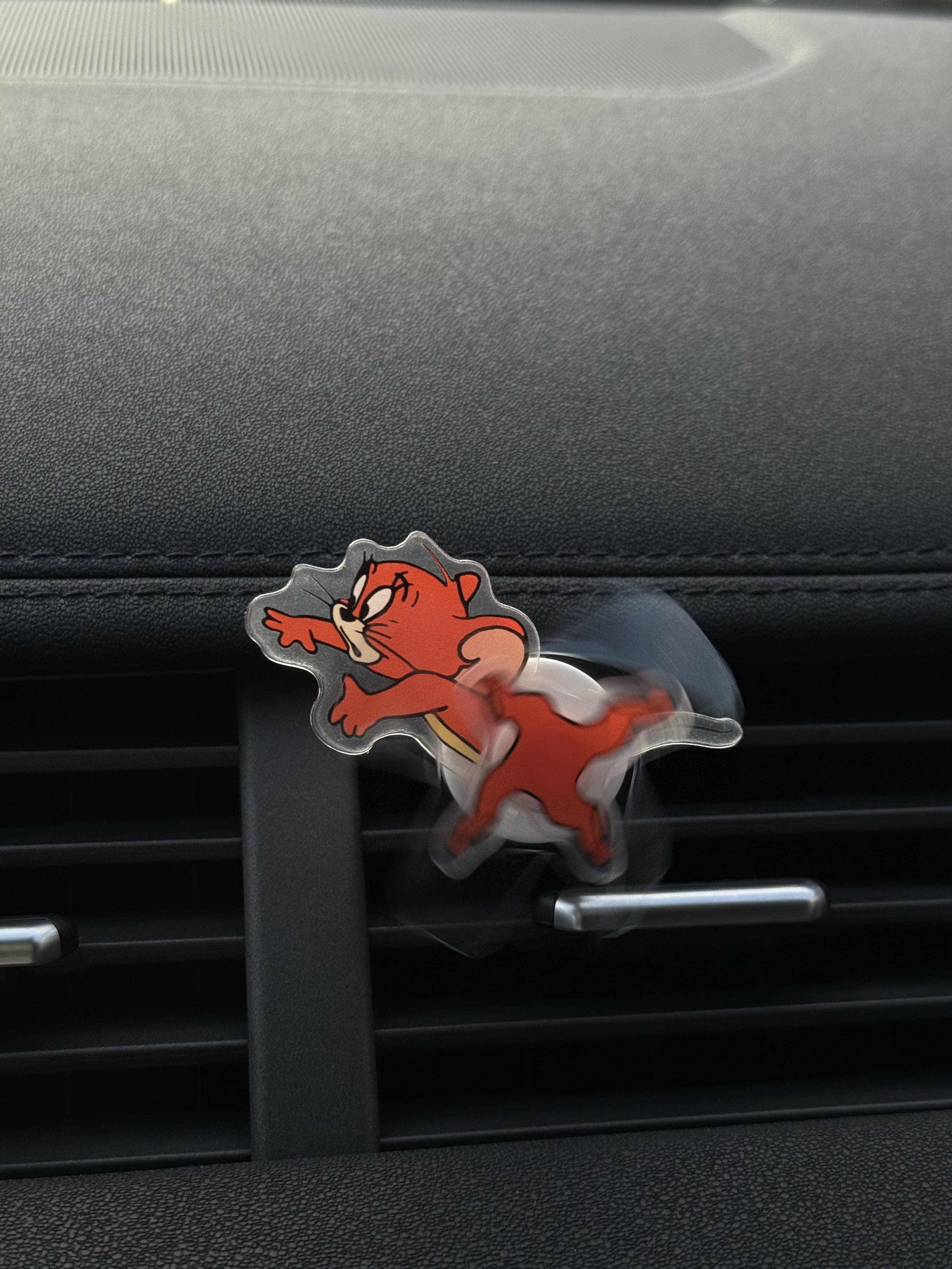 AutoXPrime™ Tom & Jerry Rotating Car Air Vent Decor – Cute Cartoon Accessory